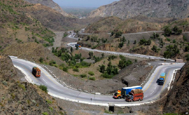 Afghanistan Urges  Pakistan to Open Borders 